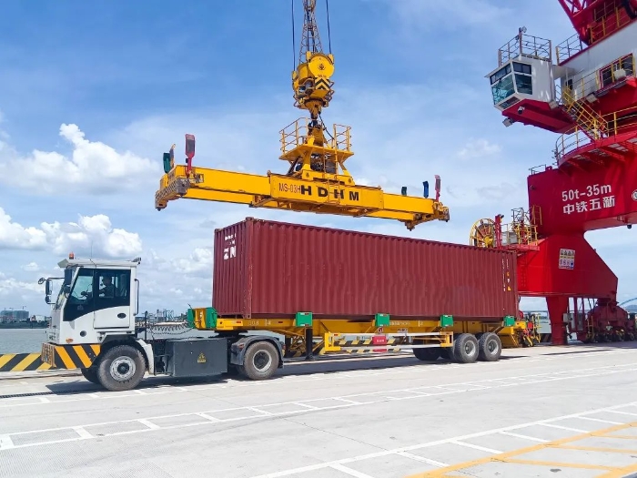 广州港甄选！去看港口“特种兵”徐工纯电牵引车→