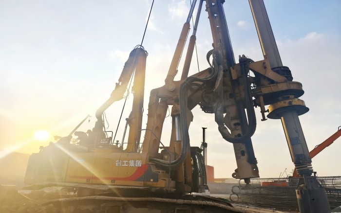 鲁地夯基！徐工旋挖钻助建泉城“空中门户”