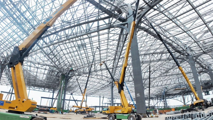 徐工高空作业平台群车闪耀西安东站，空中施工如履平地！