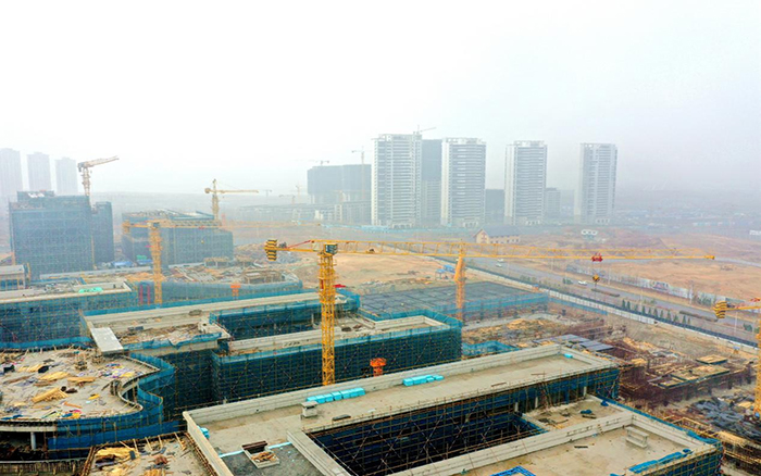 徐工群塔助力大连最大教育实体