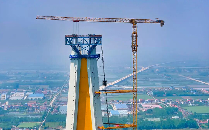 数智赋能，徐工硬核助力“湖北第一高桥”建设